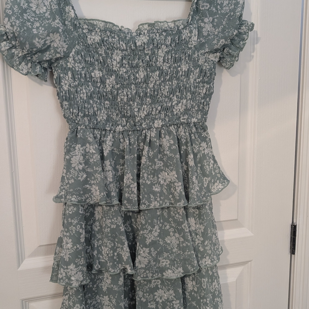 Elegant Floral Smocked Midi Dress - Green